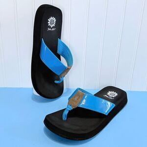 YellowโBox Womenโs Black and Blue Sandals Size 7.5